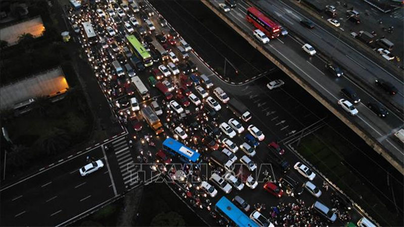 Chuyên gia kinh tế, TS Lương Hoài Nam: Tại sao cần thu phí xe ô tô vào nội đô?